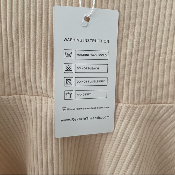 NWT Reverie threads beige short sleeve peplum top size 6-12mo - Picture 3 of 5